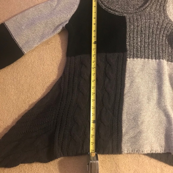 Colorblocked Sweater - Picture 8 of 10